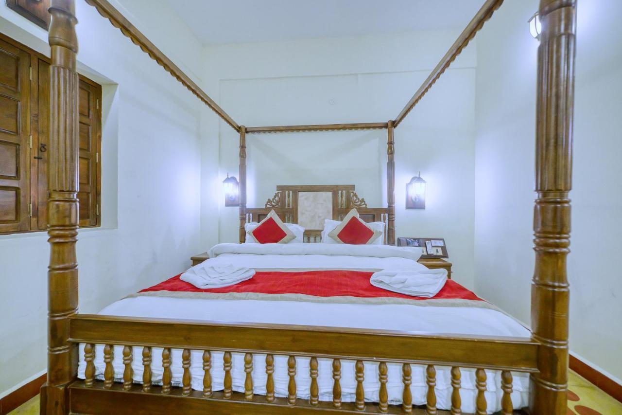 Hotel Windsor Castle Salem Esterno foto