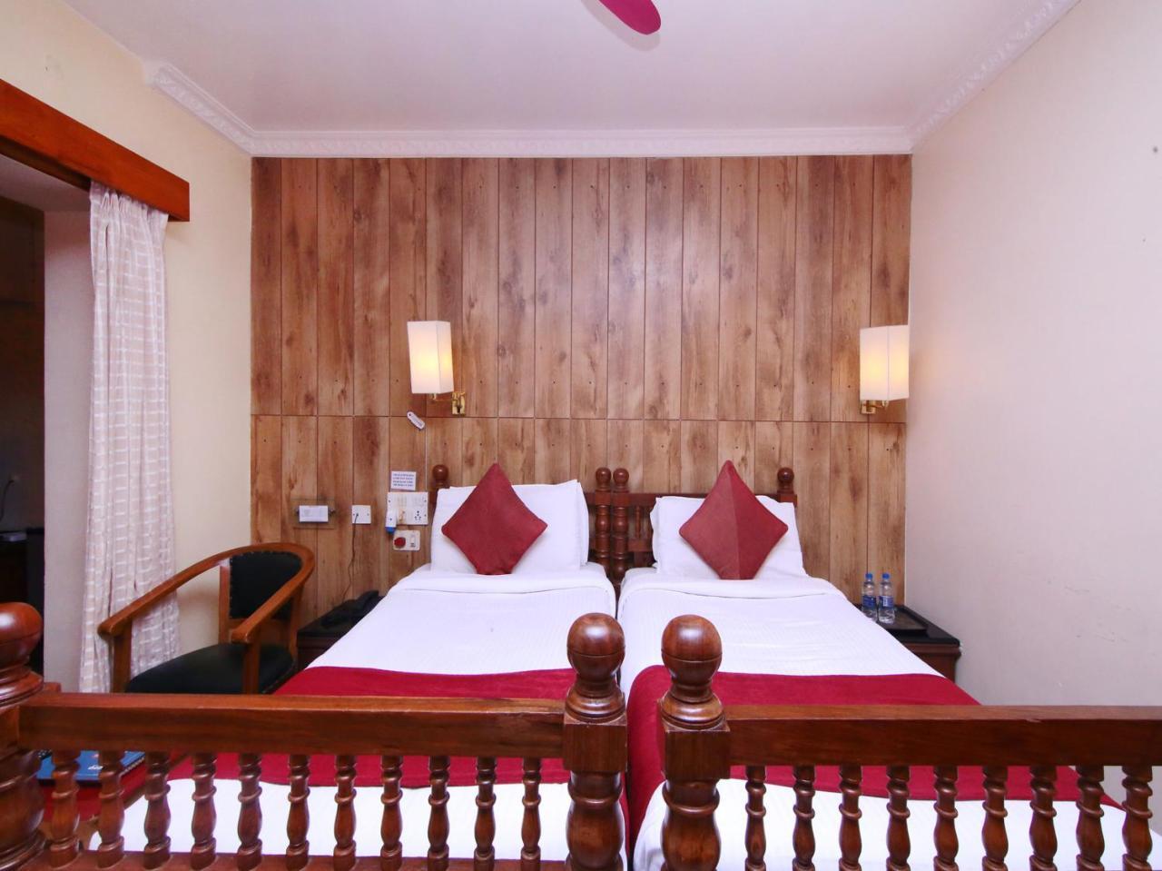 Hotel Windsor Castle Salem Esterno foto
